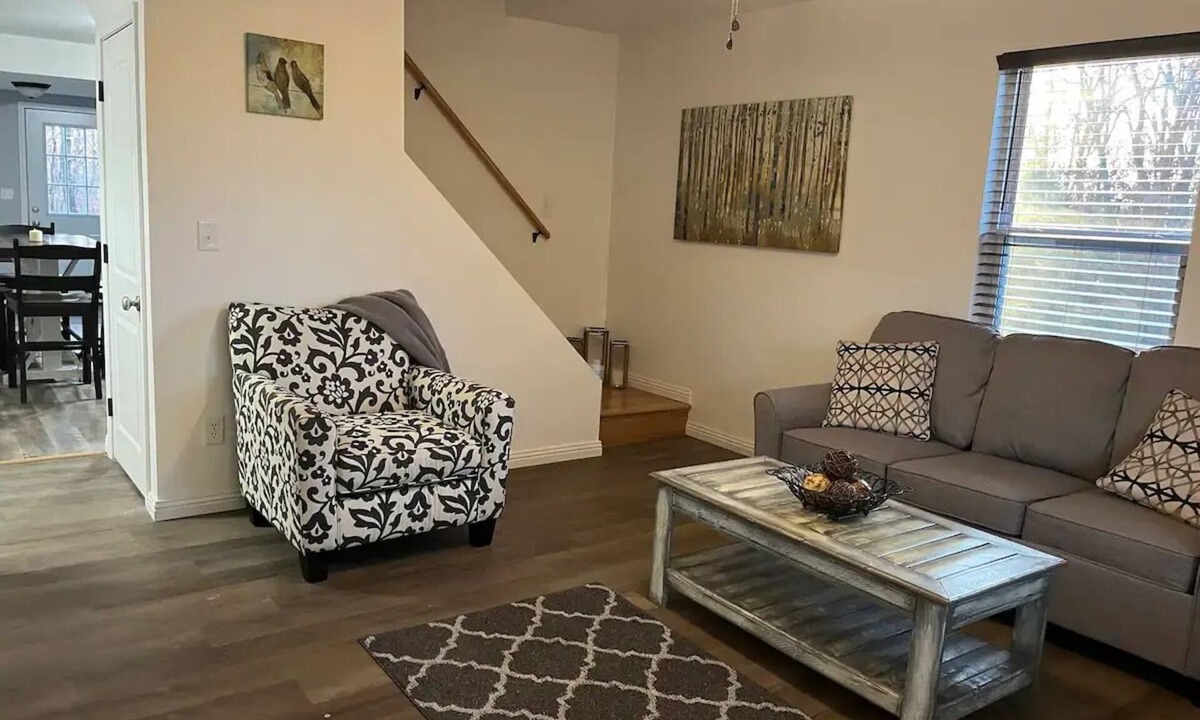 Perryville House | Entire Private Home in Perryville, MO