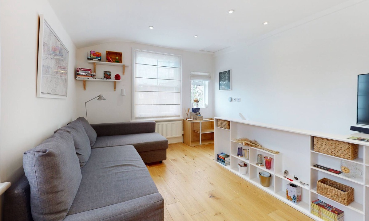 Stroud Green Apartment | Entire rental unit hosted by Alessandro