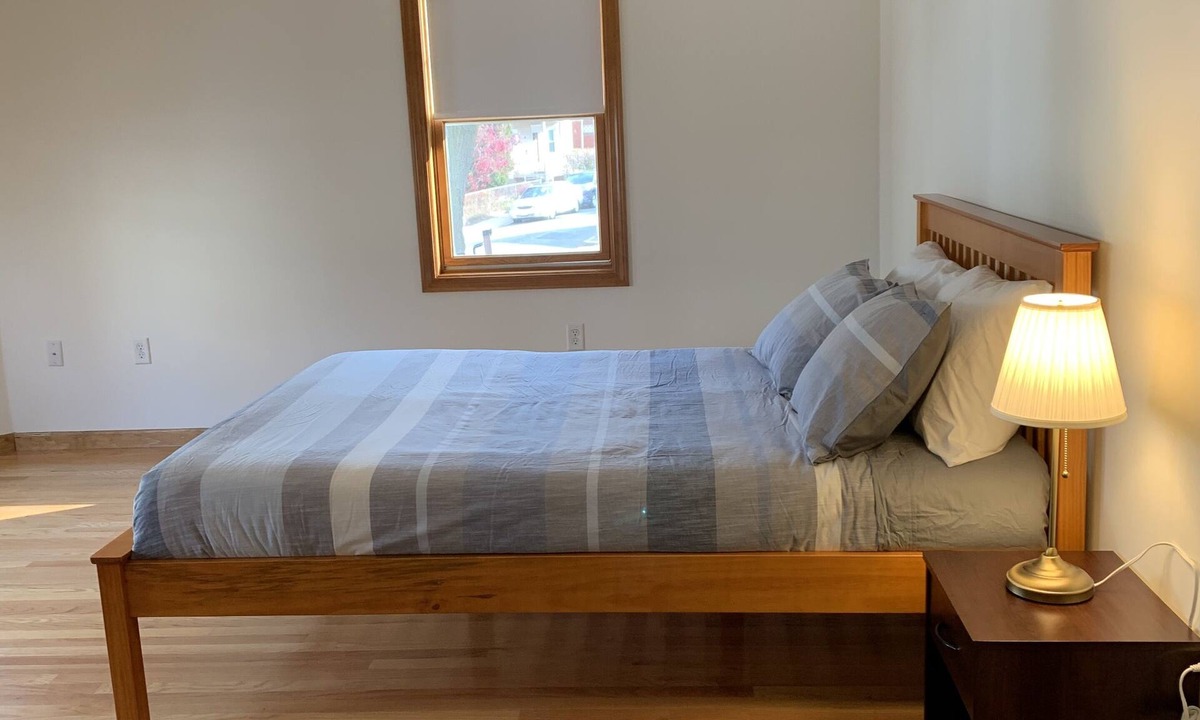 Allston Apartment | ENTIRE RENTAL UNIT SPACIOUS TWO BED WITH PARKING