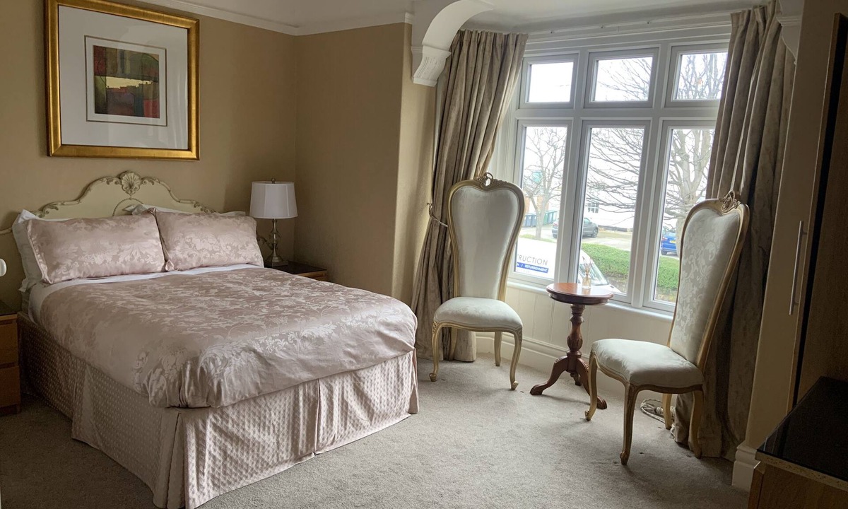 New Brighton House | Entire Seaside Home, Sleeps 8