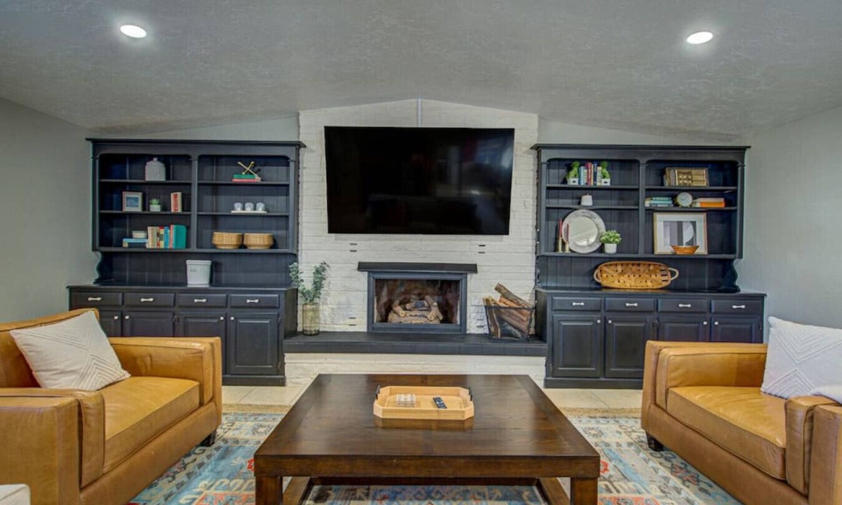 Norman House | Entire Spacious, Cozy home with backyard retreat