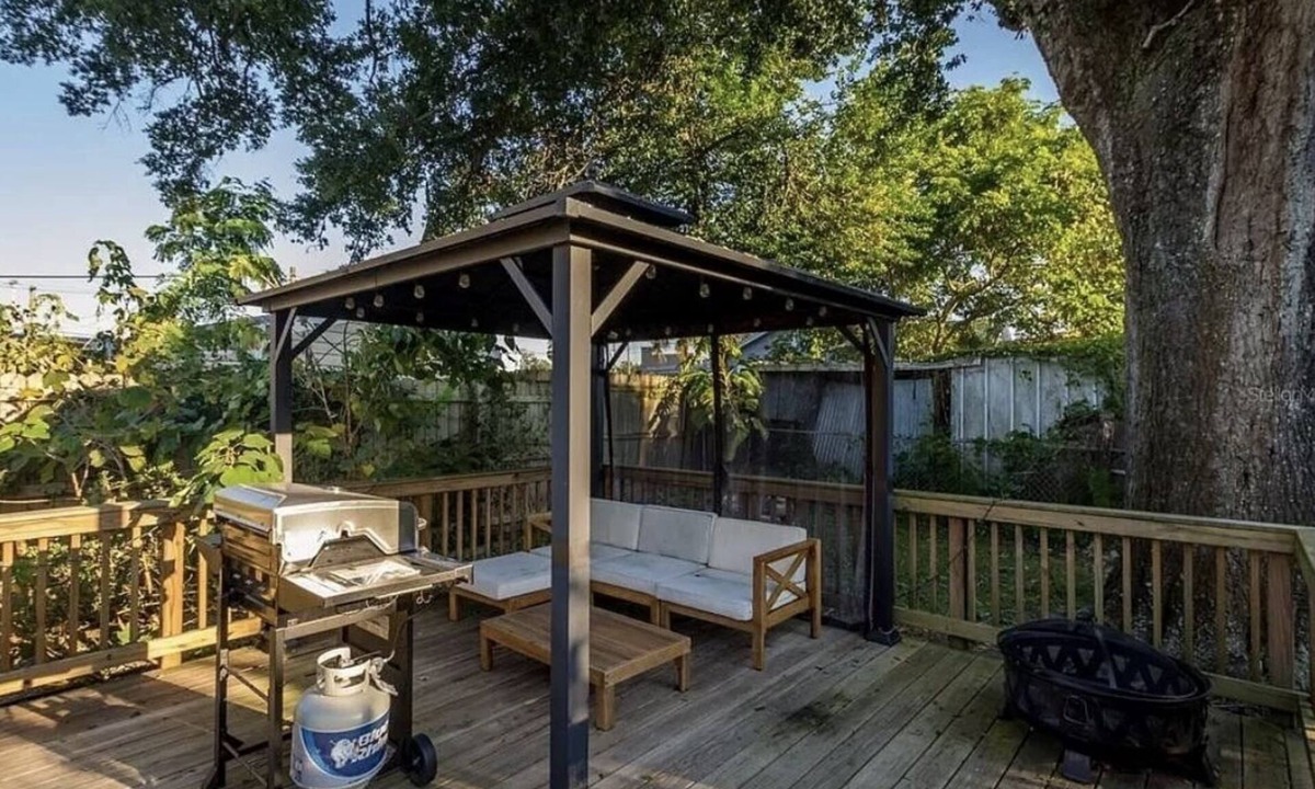 South Seminole Heights House | Entire Tampa Bungalow near Downtown Tampa, Ybor City, Busch Gardens