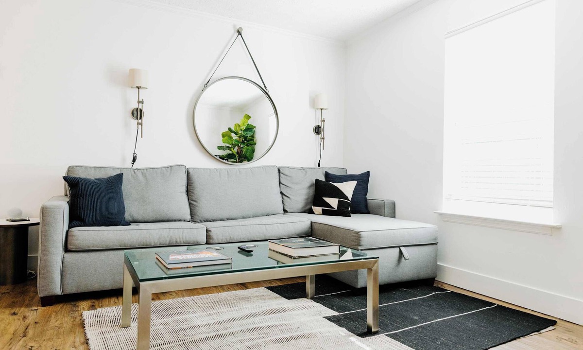 Edgehill Apartment | Entire Top Floor of Suites of the Vinyl Sleeps 16 On Music Row