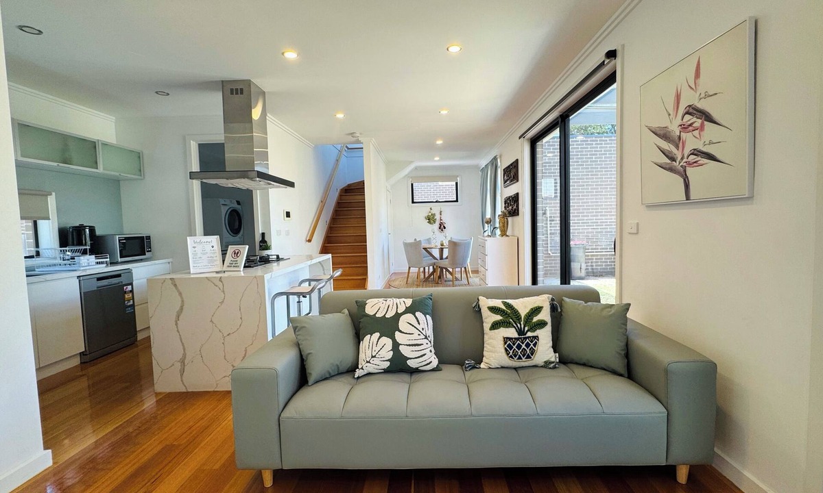 Glen Waverley House | Entire Townhouse