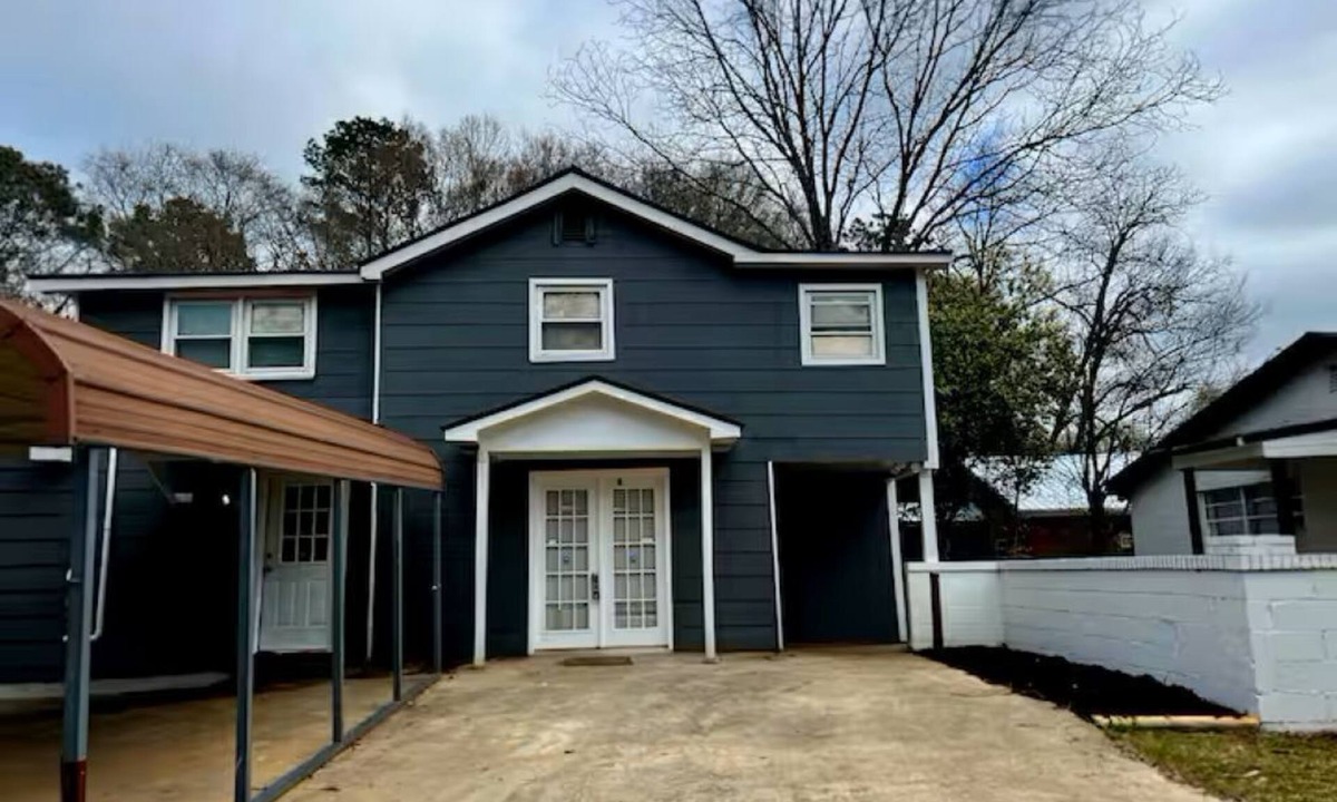Forsyth Apartment | Entire Unit B - Classic & Spacious-2BR