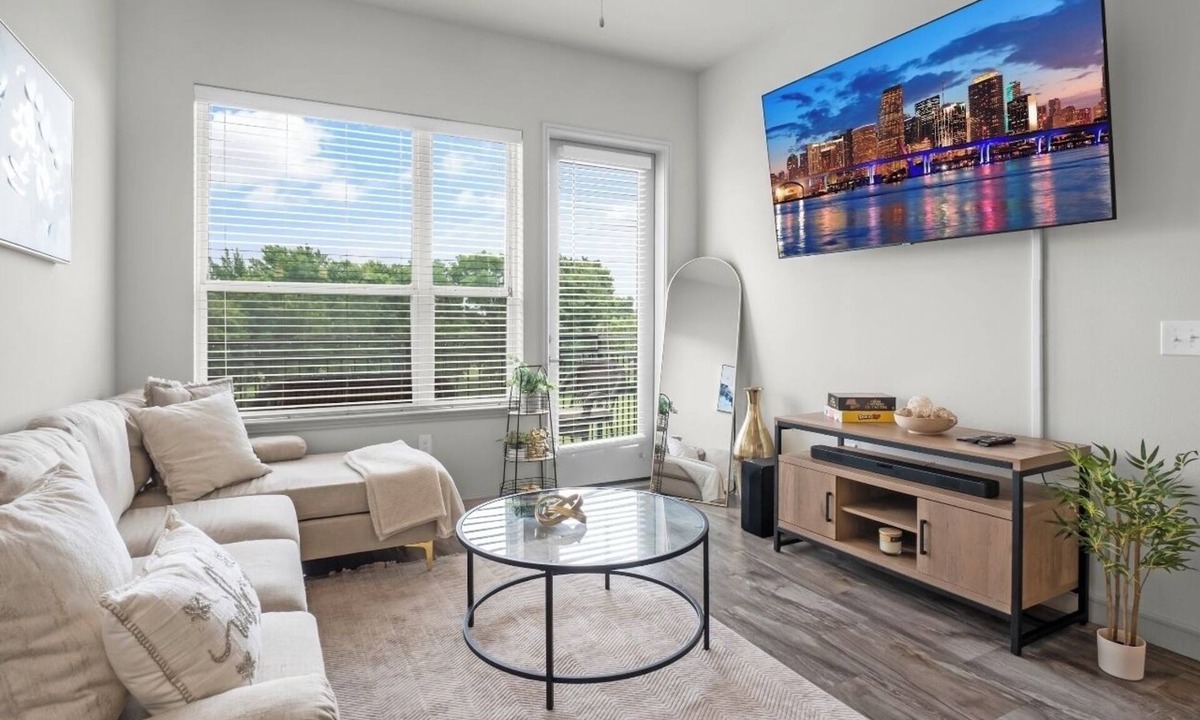 Cedars Apartment | Entire Unit Downtown Dallas, Texas - City Views near Convention center