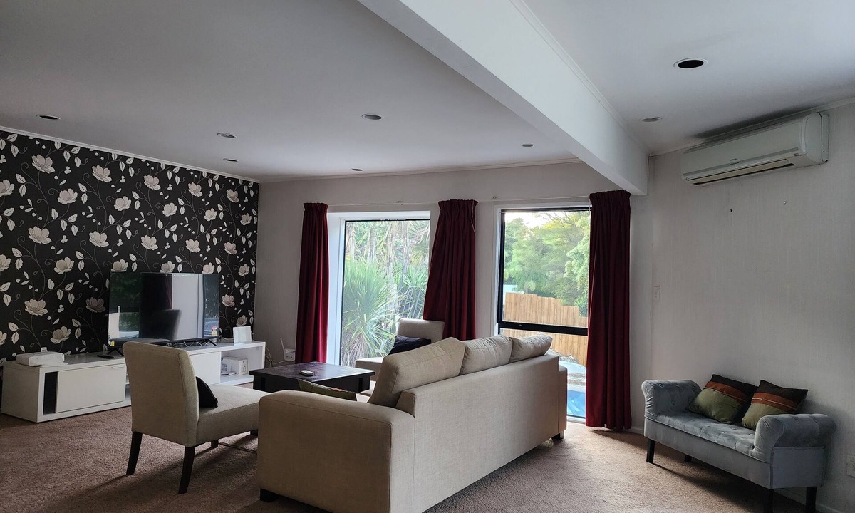 Birkenhead House | Entire Upper-floor: Spacious 140m2