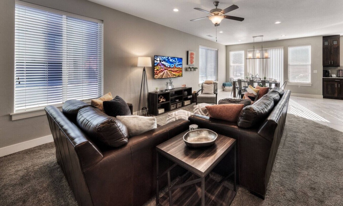 Moab Condo | Entrada 611 | 4BR Luxury Townhome, Pool, Hot Tub, Garage