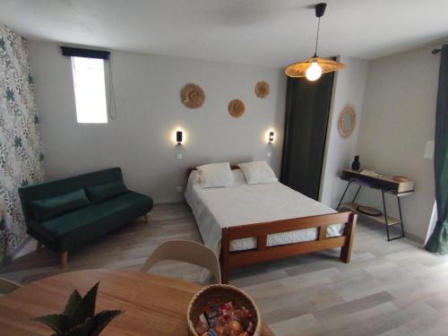 Roubia Bed & Breakfast | Entre canal et garrigue