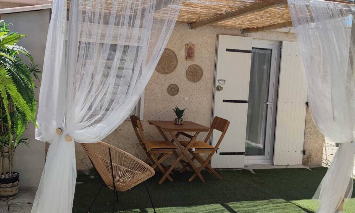 Marignane House | Entre Deux Eaux