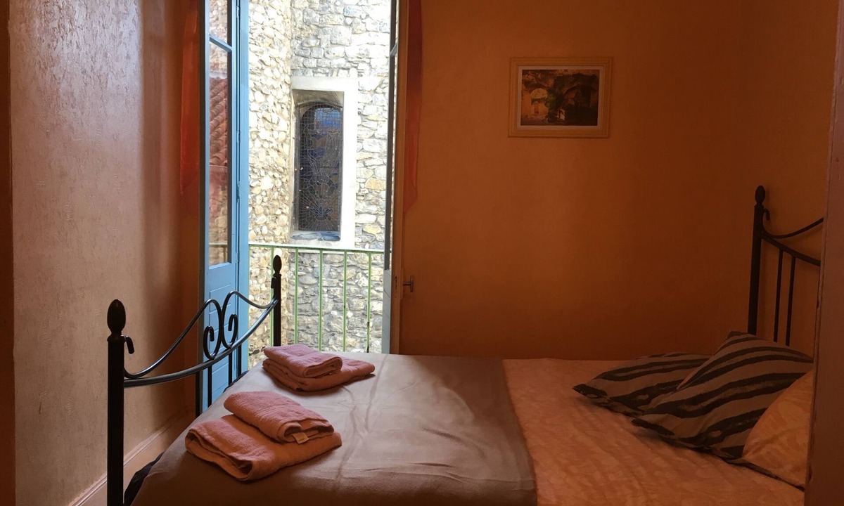 Quillan House | Entre l'église et la place