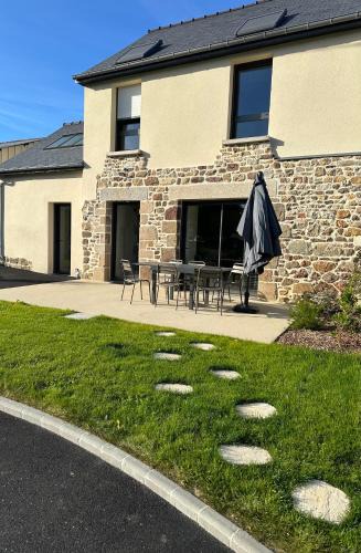 Irodouer House | Entre Rennes et St Malo, grande maison lumineuse Chez Mathilde