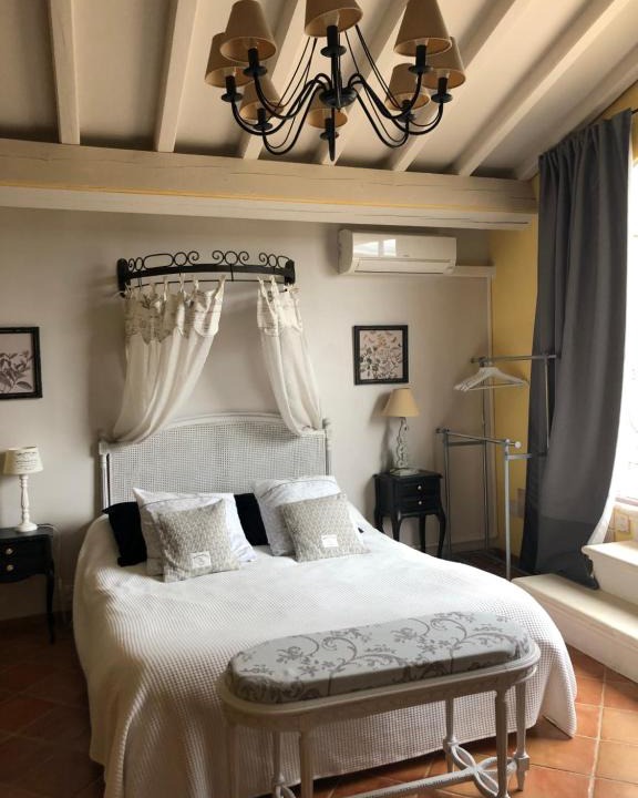 Courthezon House | Entre vignes et dentelles