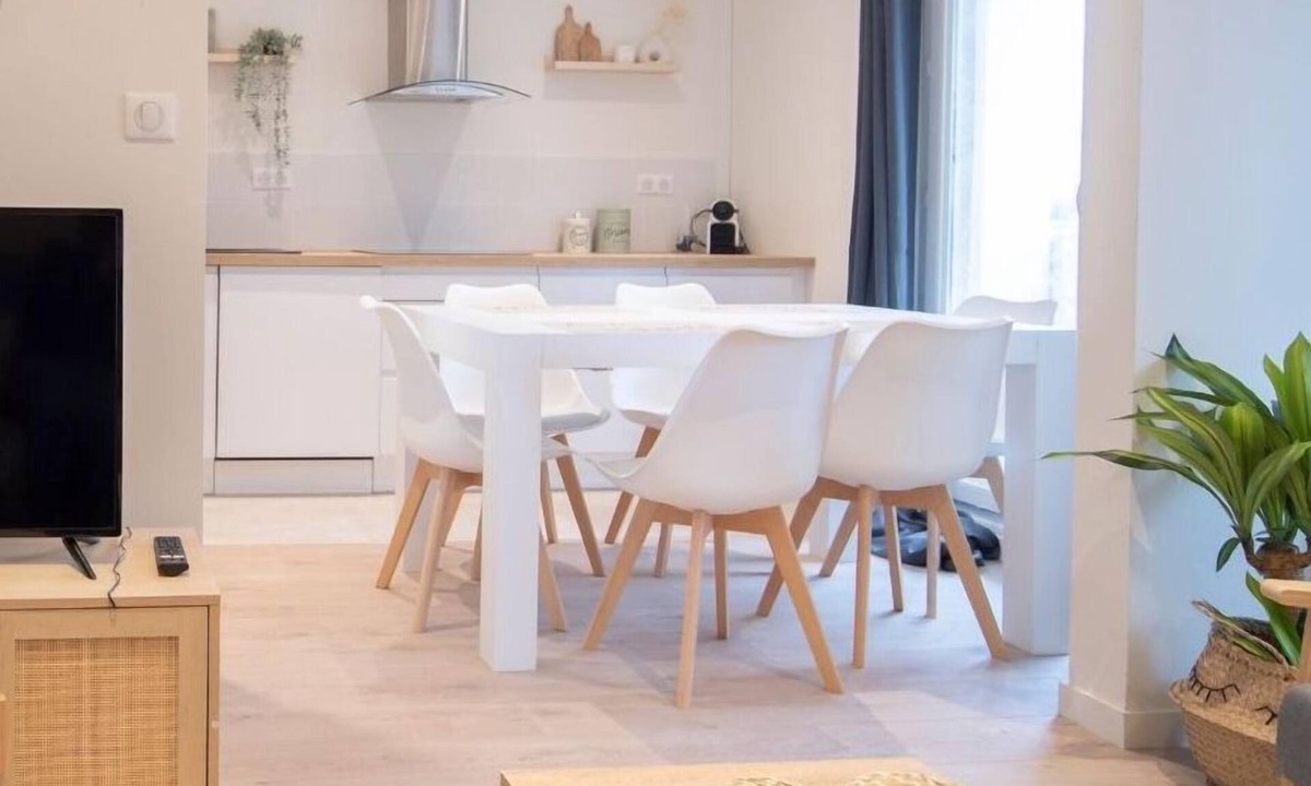 Saint-Rambert Apartment | Envie Lyonnaise Location ★ 14 persons ★ Terrace
