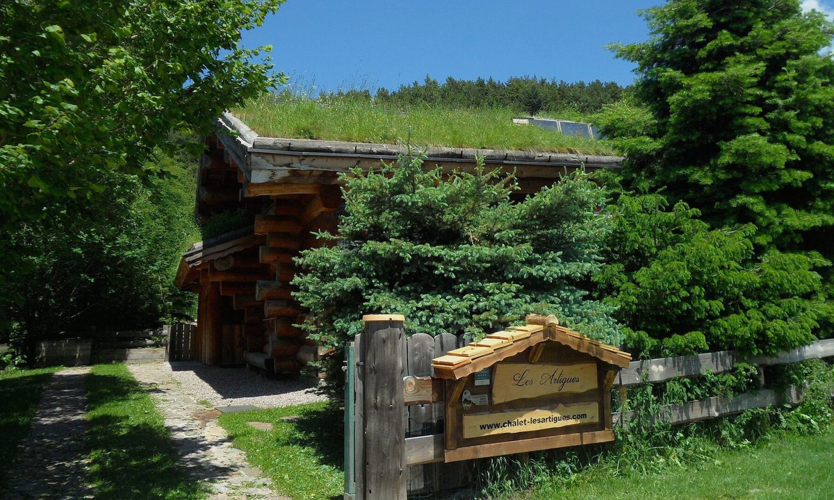 Superbolquere Ski Chalet | environment friendly log home