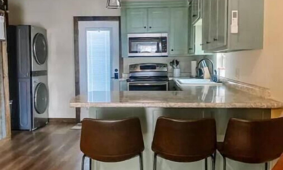 Russellville Apartment | Enzo's Bungalow