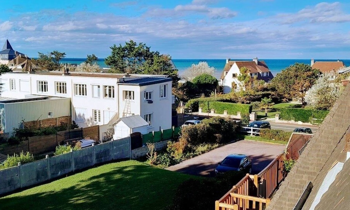 Saint-Regnobert-de-la-Cote-de-Nacre Apartment | Eole - Vue mer, à 200 m de la plage