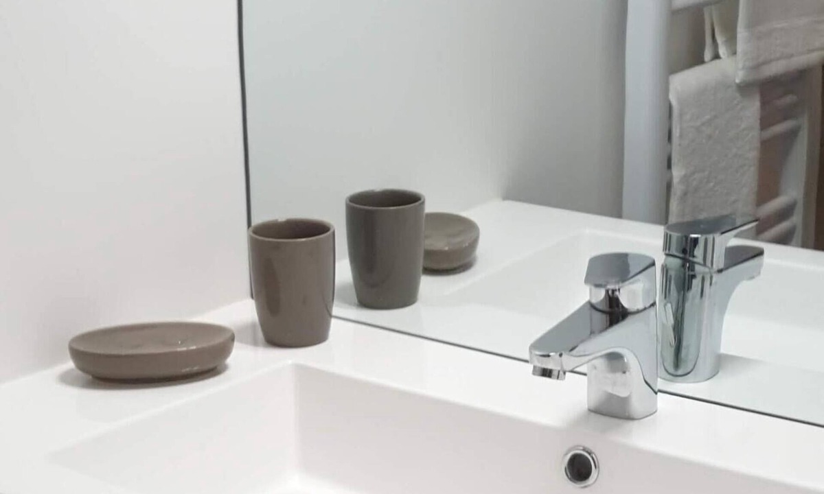 Epernay House | Epernay hyper-center room "Yellow card"