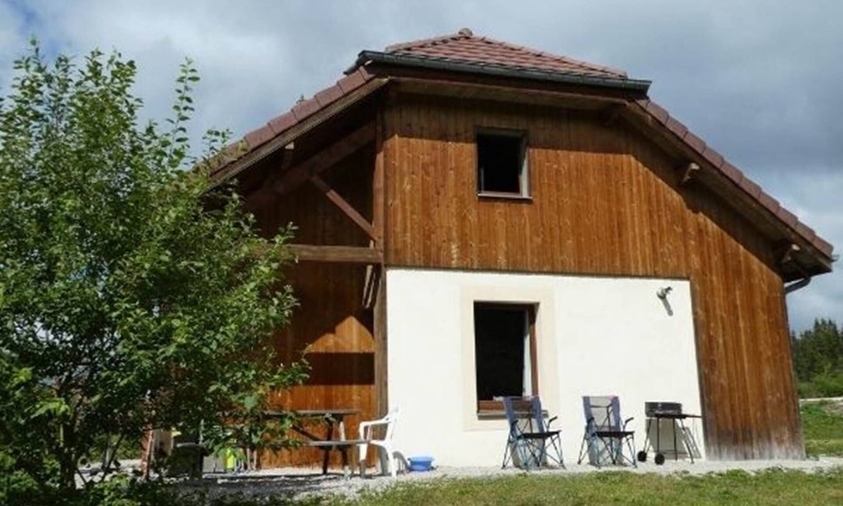 Chapelle-des-Bois Ski Chalet | Epervière Furnished holiday cottage with sauna