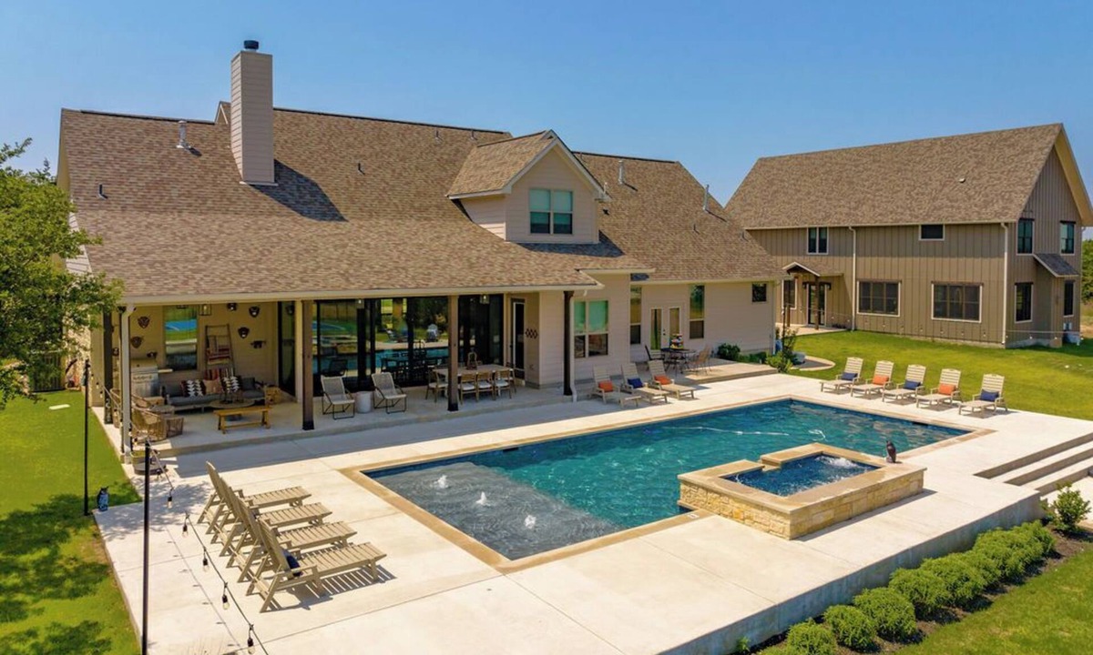 Austin House | Epic 12BR Retreat | Resort-Style Living w/Pool & Theater Near Jester King