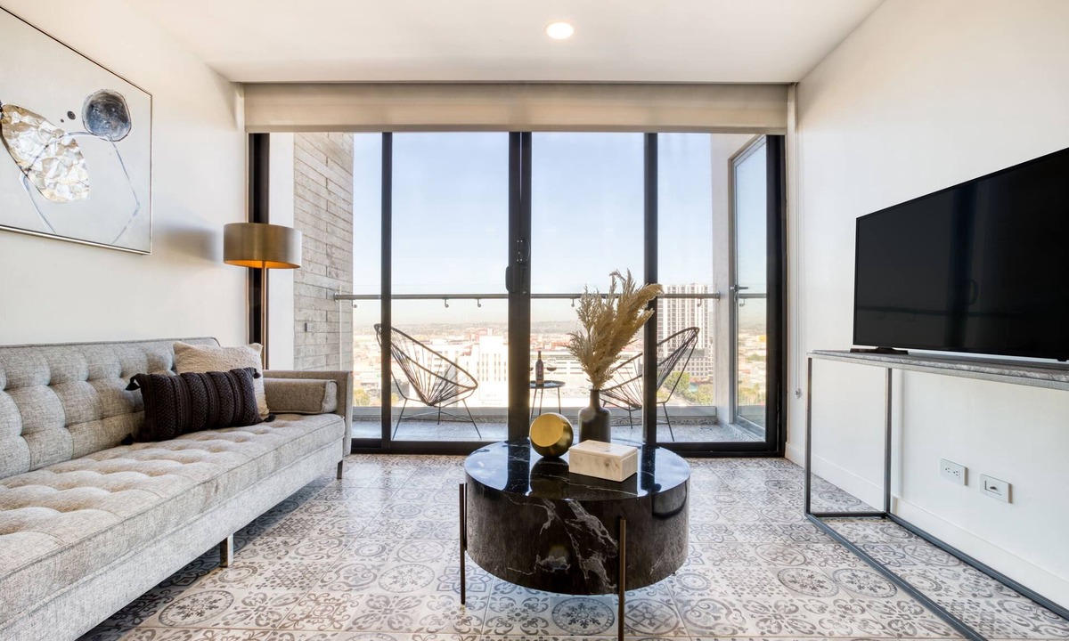 Avenida Revolucion Apartment | Epic Apt w/Balcony+View: GYM+B/Lounge+Pool Table