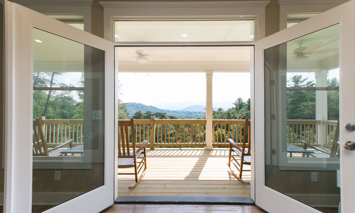 Asheville House | Epic Long Range Mountain Views & Fire Pit! CLOSE to DT AVL/Biltmore/Parkway!