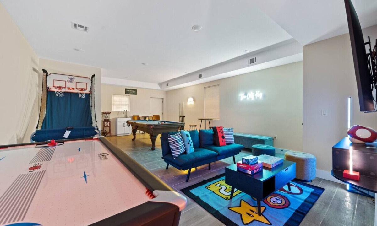 Communipaw House | Epic NYC Stay | Game Room | Free Parking! No Fees!