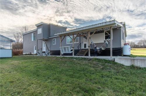 Lorraine House | Epic Snowmobile Loft House!