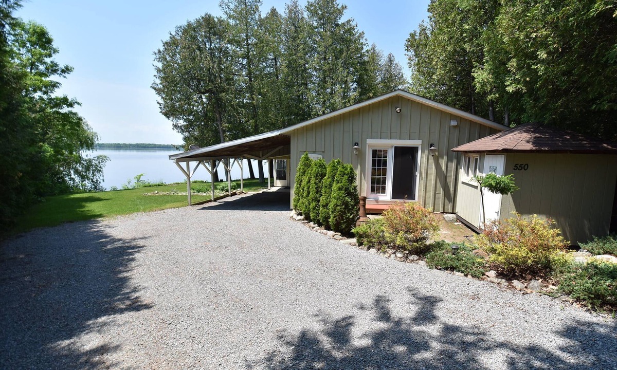 Westmeath Cottage | Epic Sunsets - Waterfront Cottage 4 Bedrooms, 2 Bathrooms