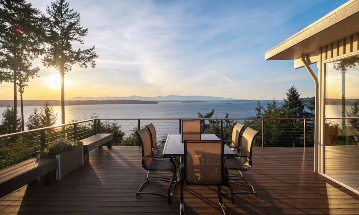 Seahurst House | Epic views, beautiful location, private & quiet