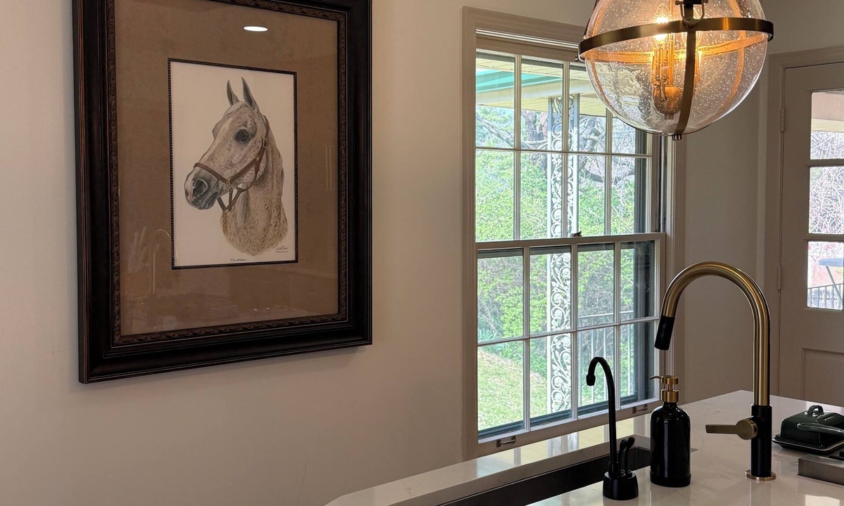 Crescent Hill House | Equestrian Derby Escape