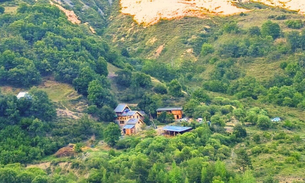 Barles House | Equestrian farm cottage