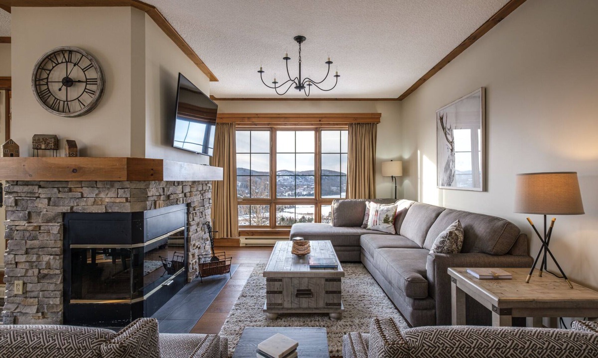 Mont-Tremblant Condo | Equinox Condo | Ski-in/Ski-out + Village Walk | Stunning Lake & Mountain View | Pool Access