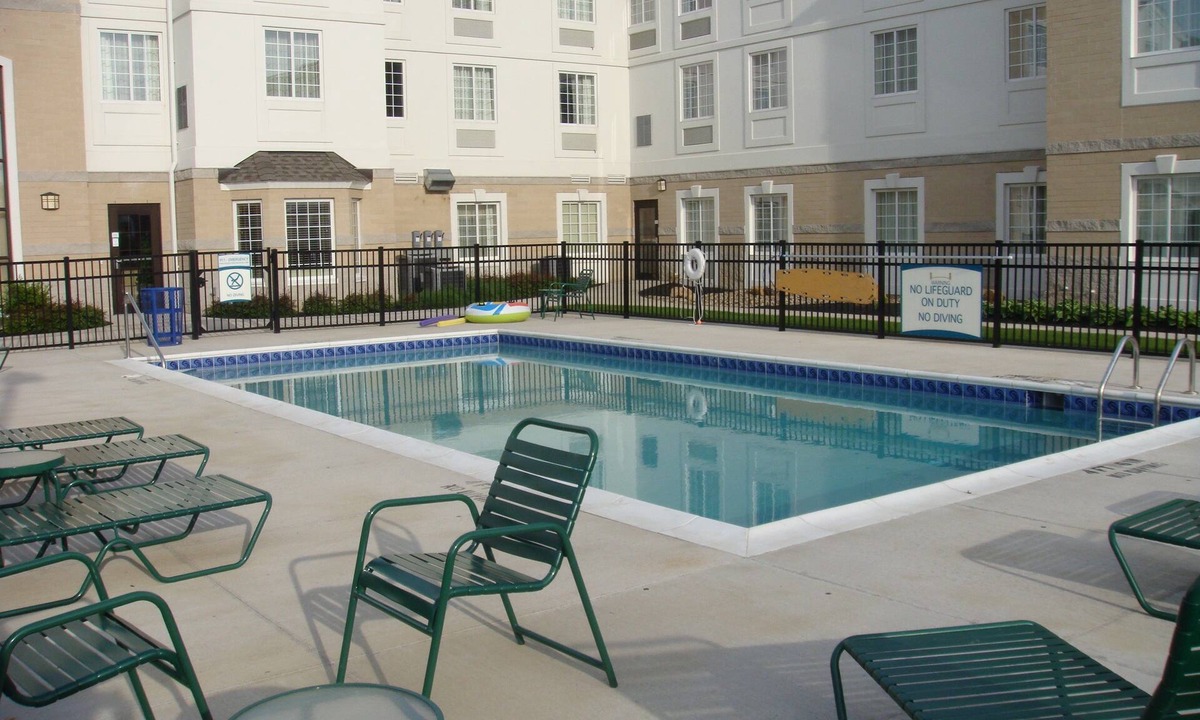 Mayfield Heights Condo | Equipped King Suite | 24-Hour Business Center, Fitness Center + Free Daily Breakfast