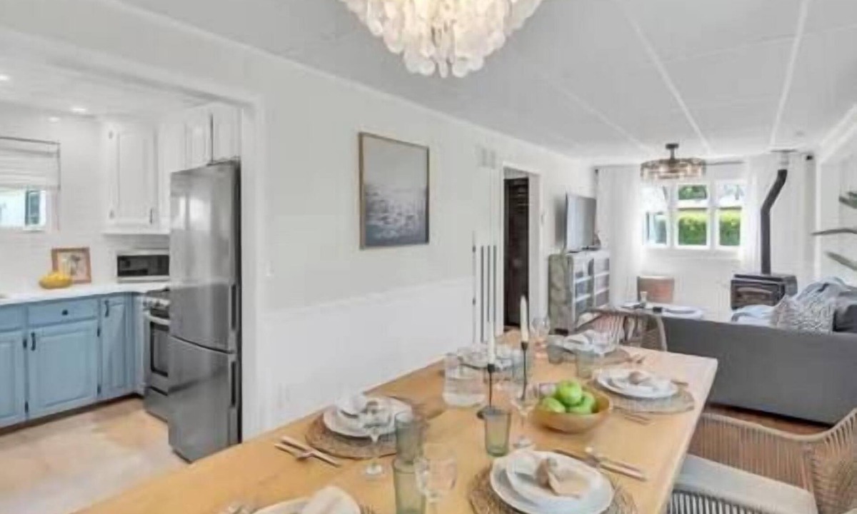Selkirk House | Erie Cove with Sauna sleeps 7