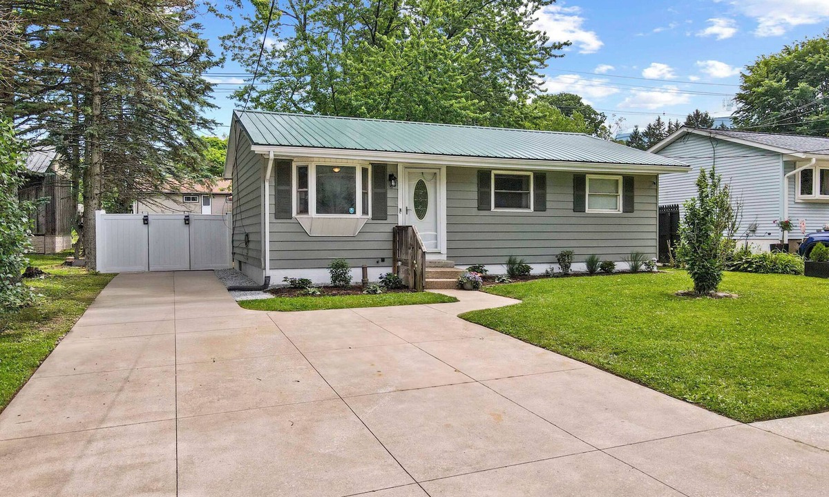 Erie House | Erie Outpost - Home + 1BR In-Law Suite & Backyard