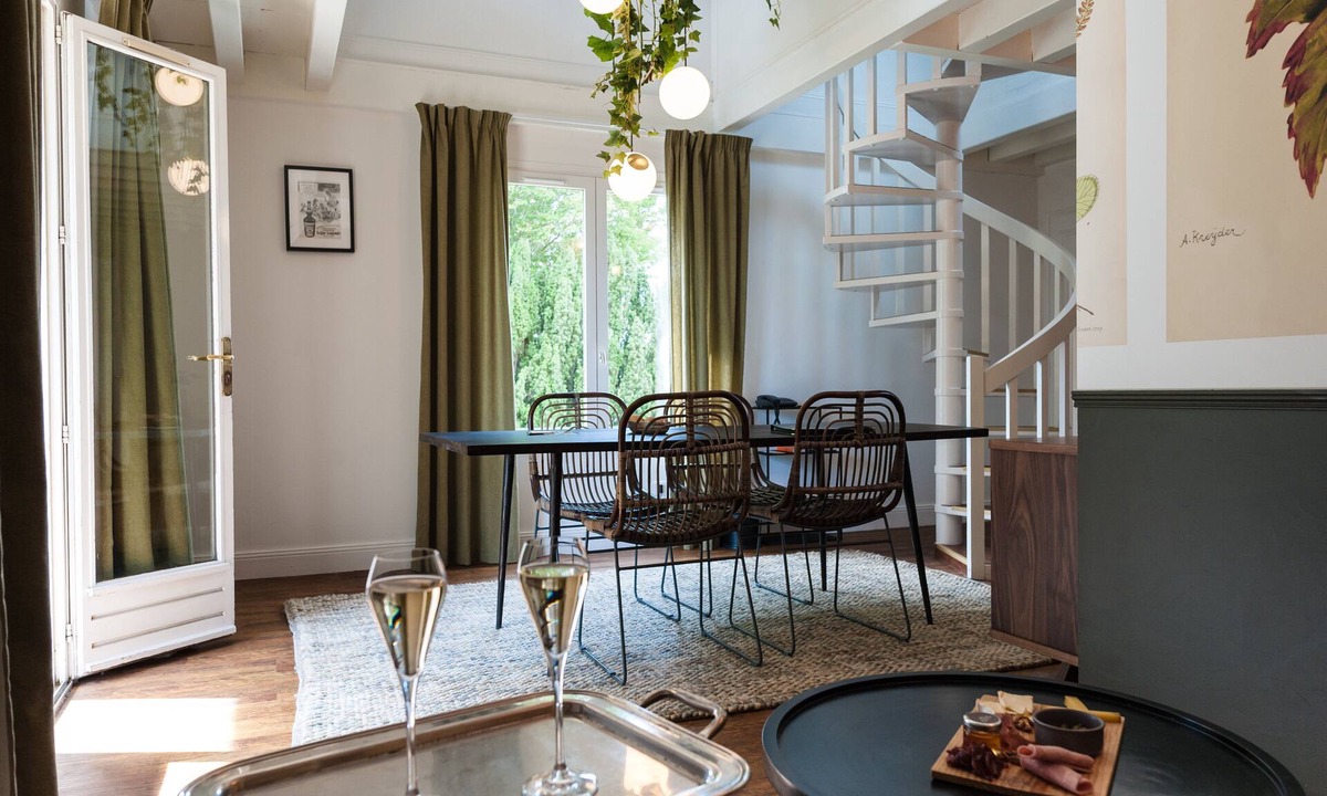 Chorey-les-Beaune Hotel | Ermitage De Corton