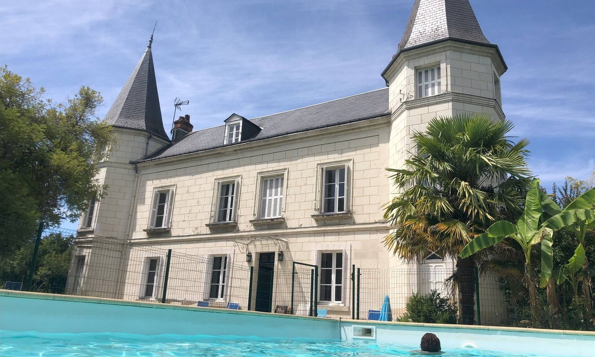 Saint-Avertin Ski Chalet | Ermitage Poolside