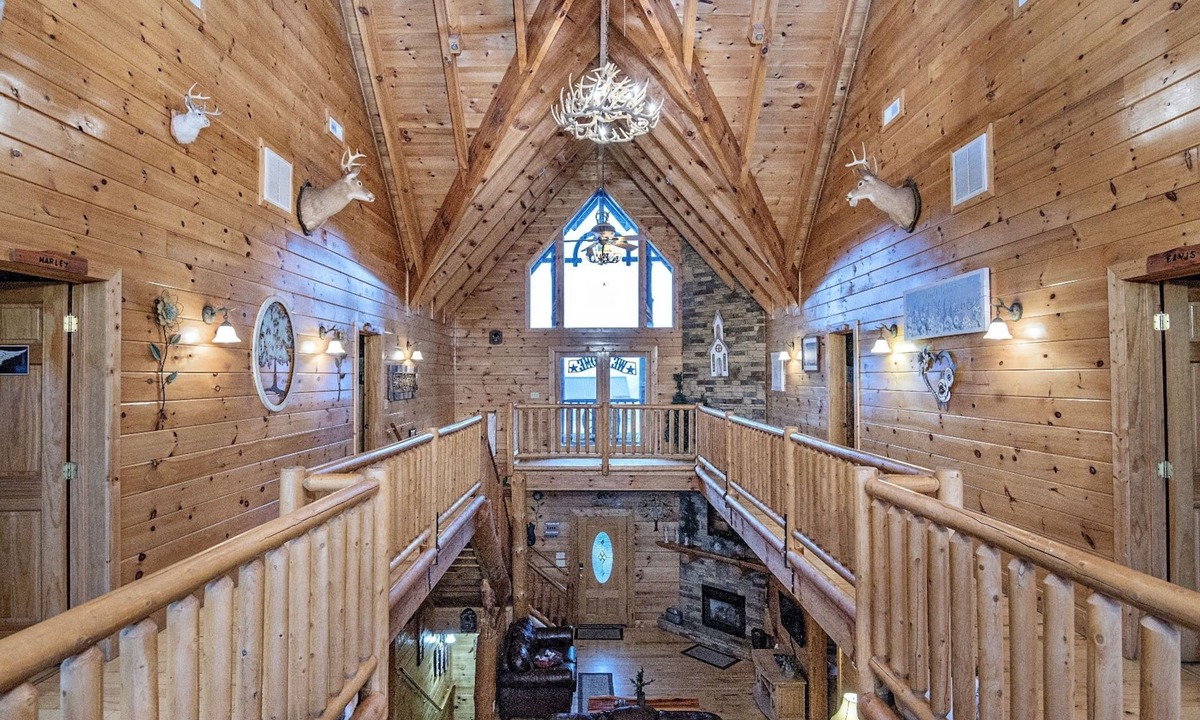 Pigeon Forge Cabin | Ern854 - Wagon Wheel Lodge - Great Location! Close To All The Action! 9 Bedroom Cabin by RedAwning