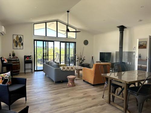 Upper Wakefield House | Ernie's Acre