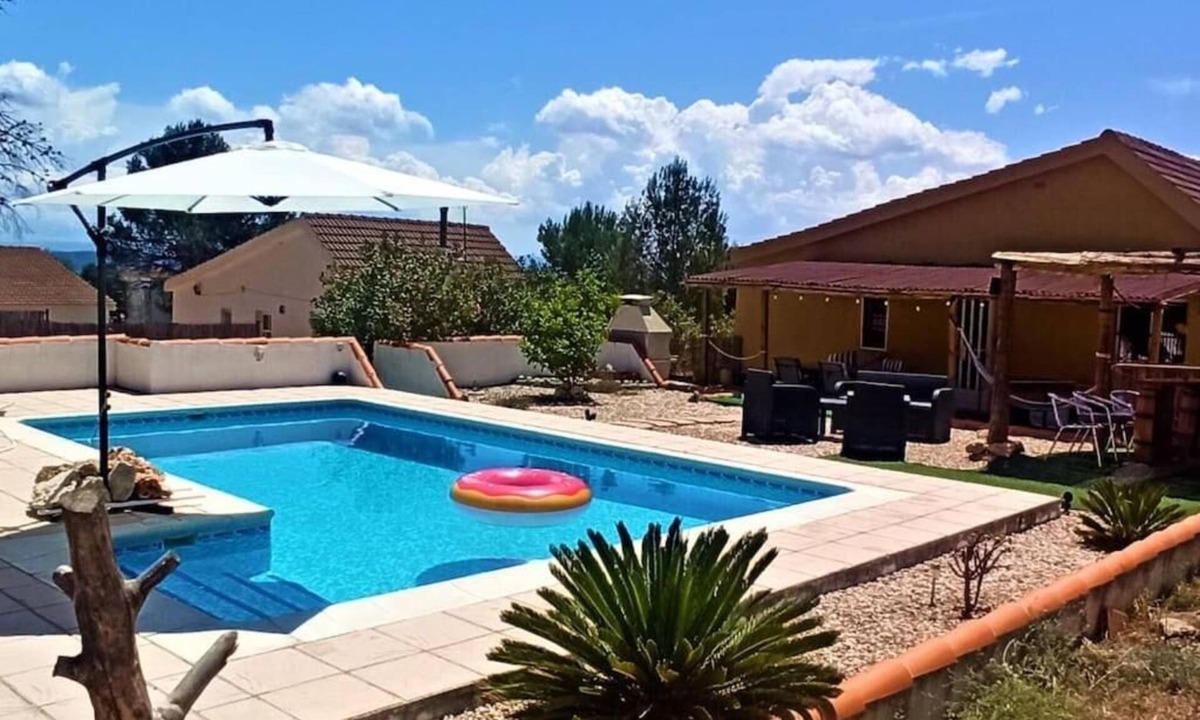 Mogente/Moixent House | La Casa du Voyage, a house with swimming pool nestled high in the mountains.