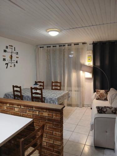 Deux Rivieres House | Escale de Cravant