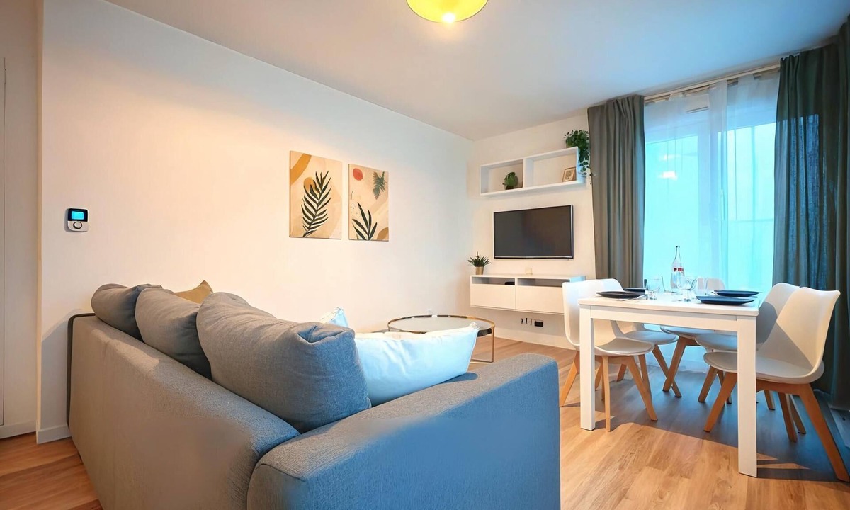 Plateau — Pyramide Apartment | Escale Horizon - 2 bedrooms near Orly