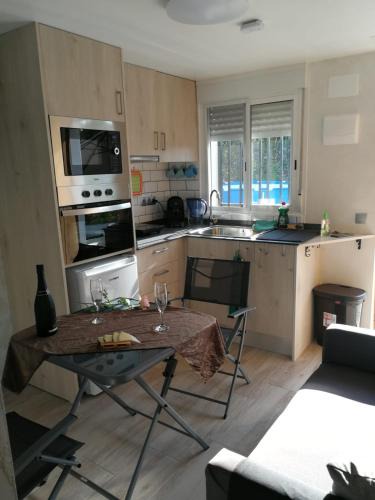 Segur de Calafell Apartment | Escapada de ciudad al aire libre con jardín privado, tranquilo y romántico