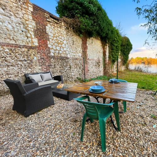 Elbeuf Apartment | Escapade à deux, terrasse romantique et vue Seine