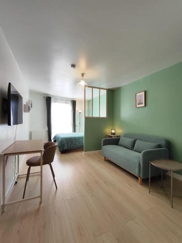 Noisy-le-Grand Apartment | Escapade Idéale - RER - Paris & Disneyland