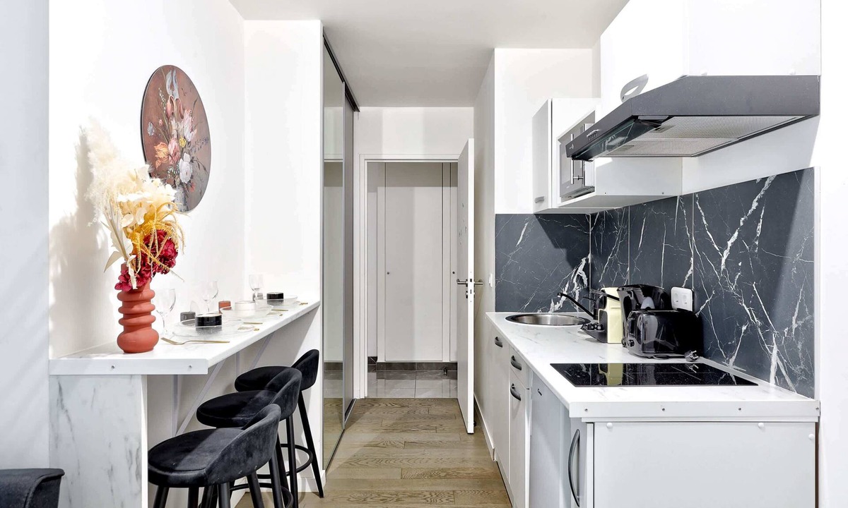 19th Arrondissement Apartment | Escapade moderne a deux pas de la Villette