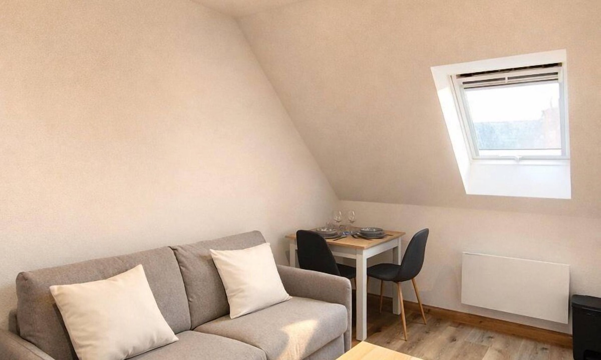 Old Town Apartment | Escapade urbaine cosy – Rue Nationale Hypercentre