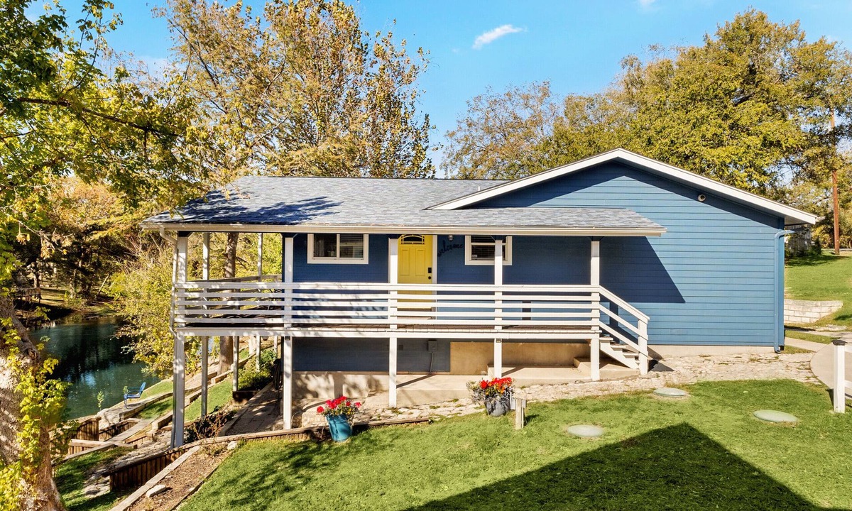 New Braunfels Ski Chalet | Escape At Sunlit Riverfront 4 in Guadalupe!