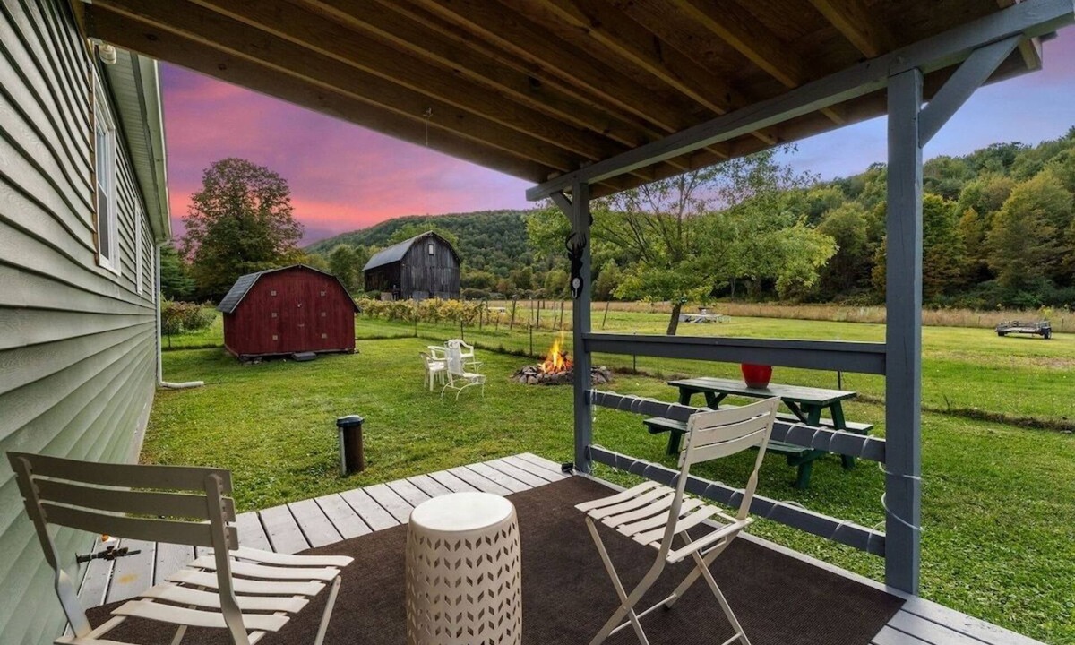 Beaver Dams Cabin | Escape & Recharge: Cabin Near Top Attractions!